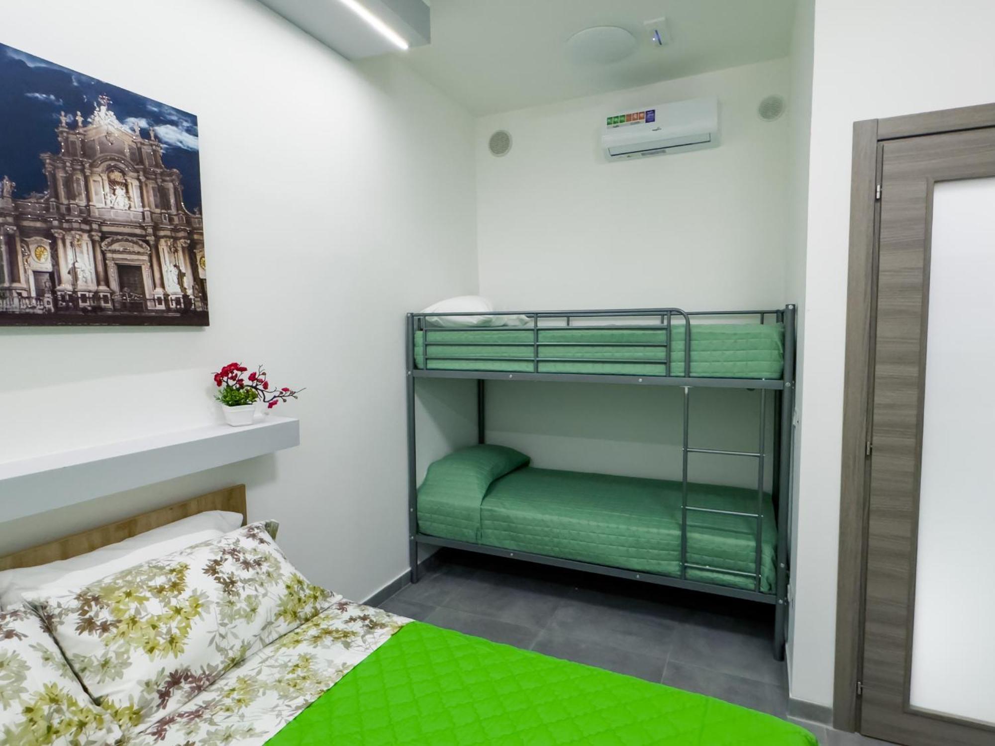 La Pescheria - Mini Apartments Катания Стая снимка